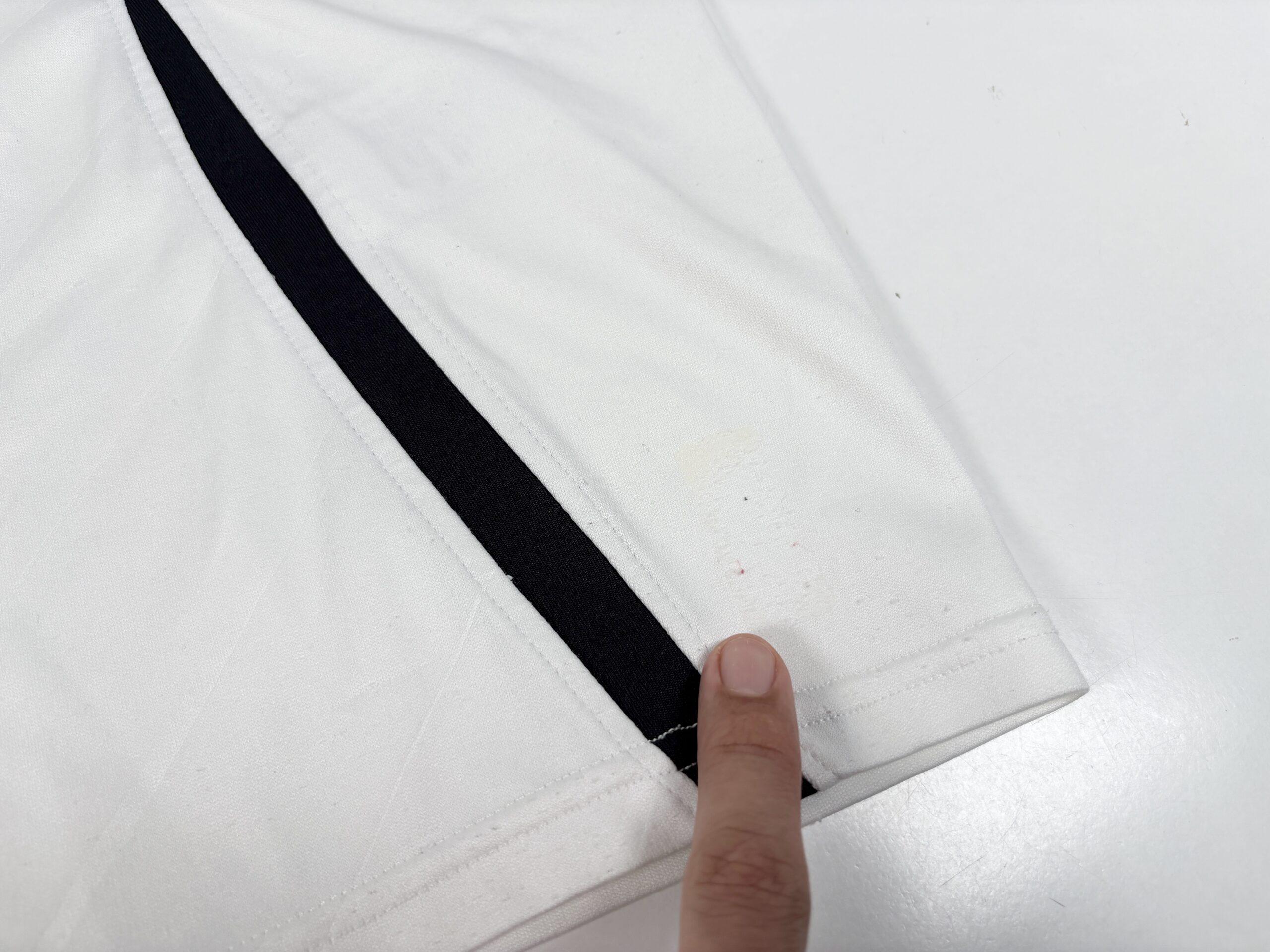 LIVERPOOL FC 2005/06 Reebok Away Shirt L/XL - Image 6