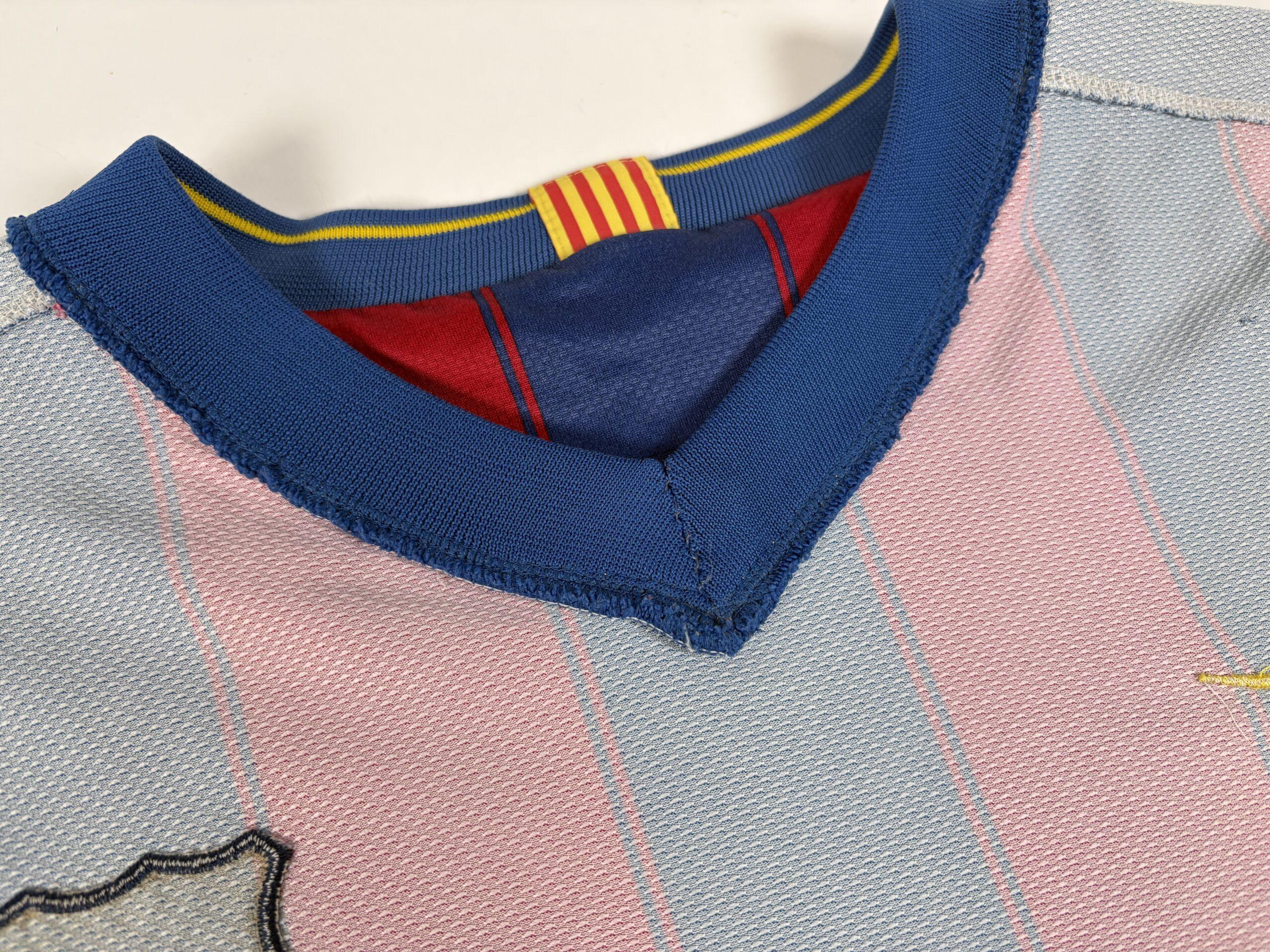 Barcelona FC 2009/10 Nike Home Shirt L - Image 10