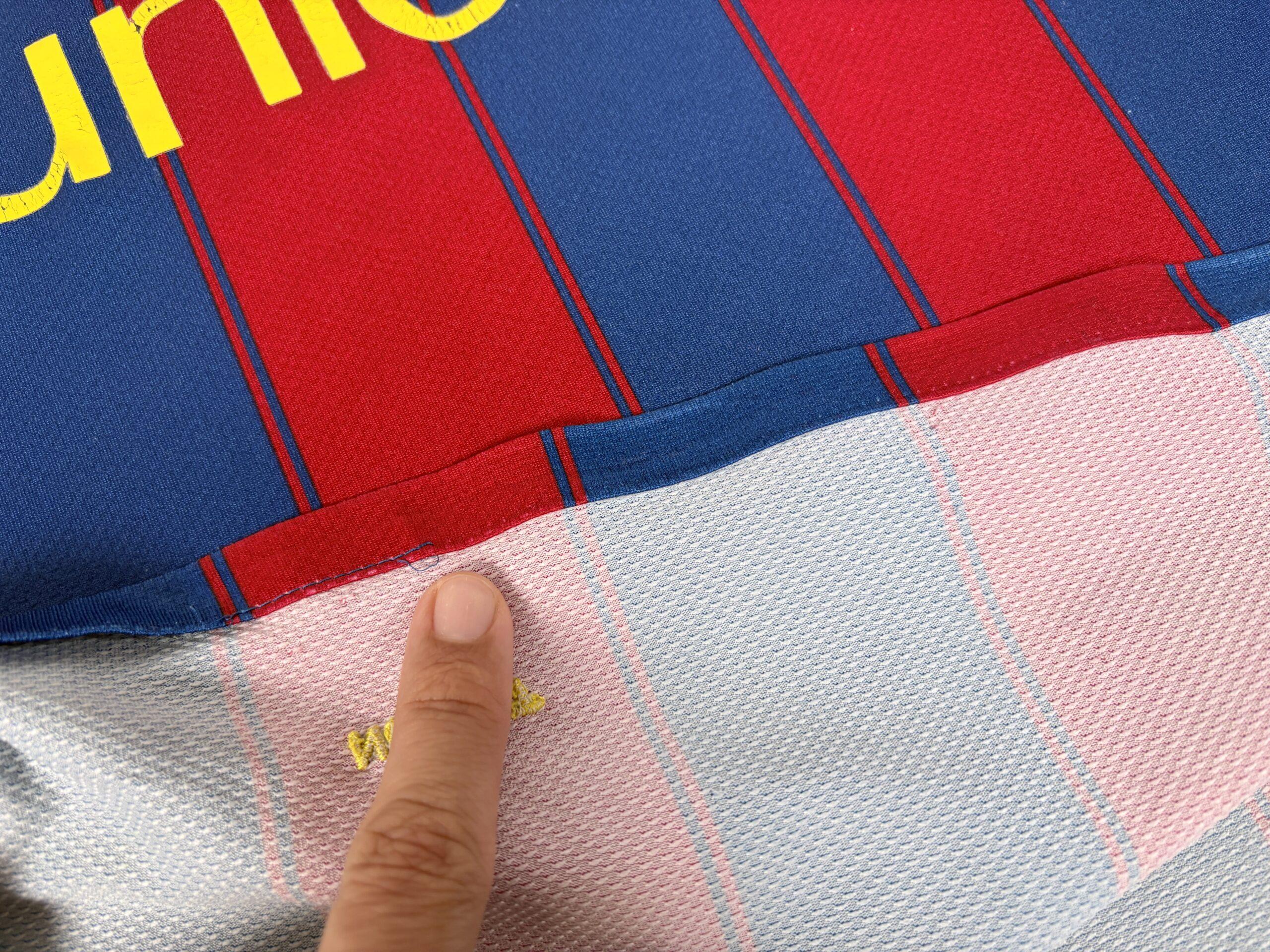 Barcelona FC 2009/10 Nike Home Shirt L - Image 3
