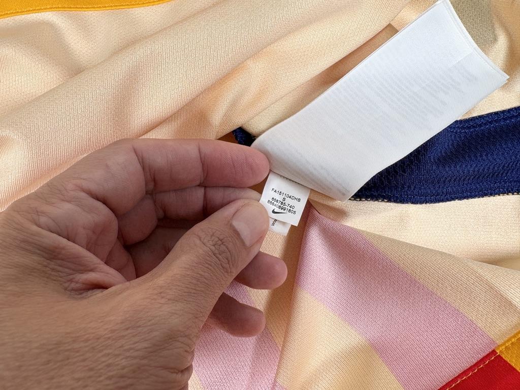 Barcelona FC 2015/16 Nike Away Football Shirt S - Image 9