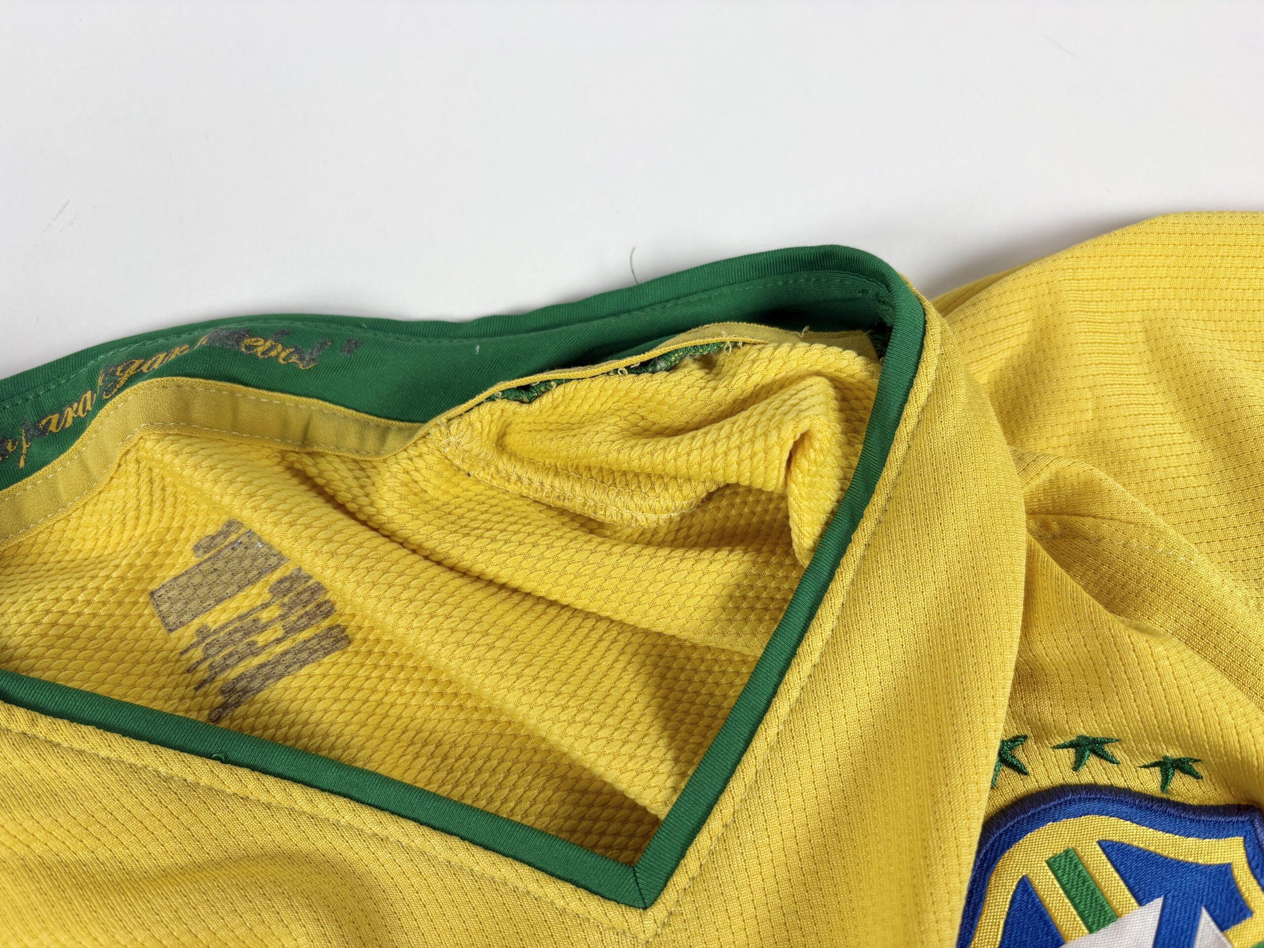 BRAZIL 2008/10 NIKE Home Football Shirt M - Image 12