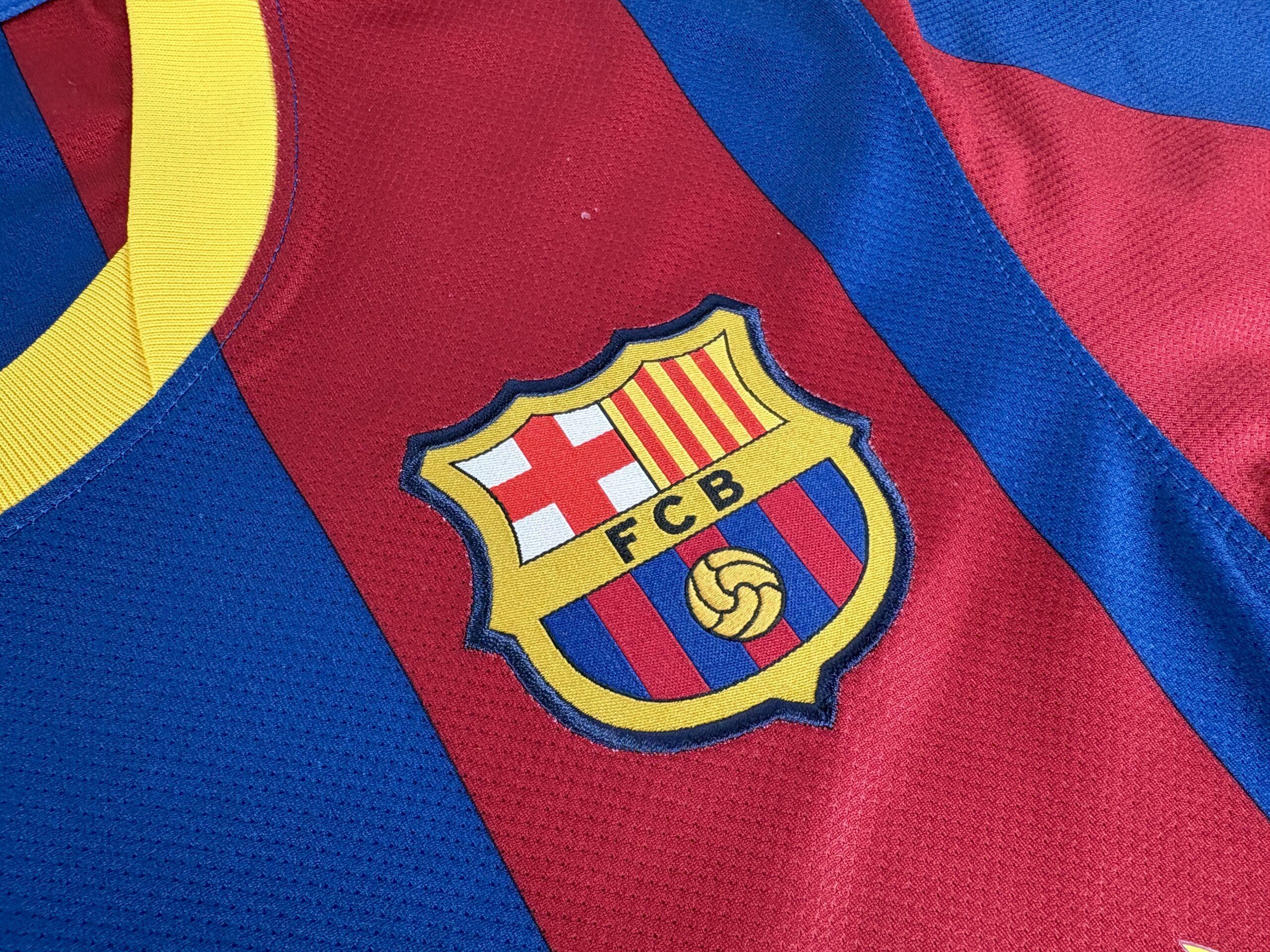Barcelona FC 2010/11 Nike Home Football Shirt S - Image 3