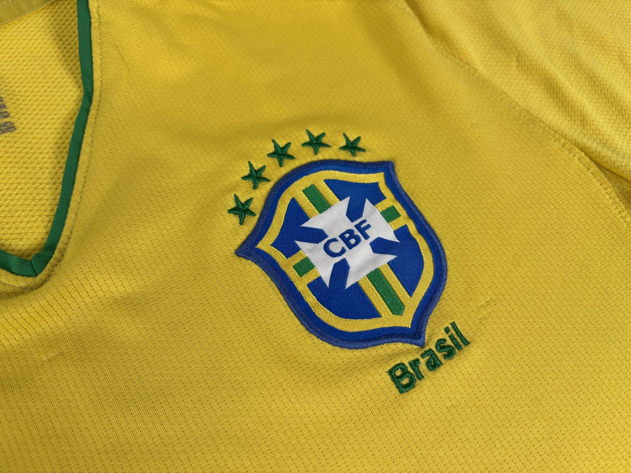 BRAZIL 2008/10 NIKE Home Football Shirt M - Image 3
