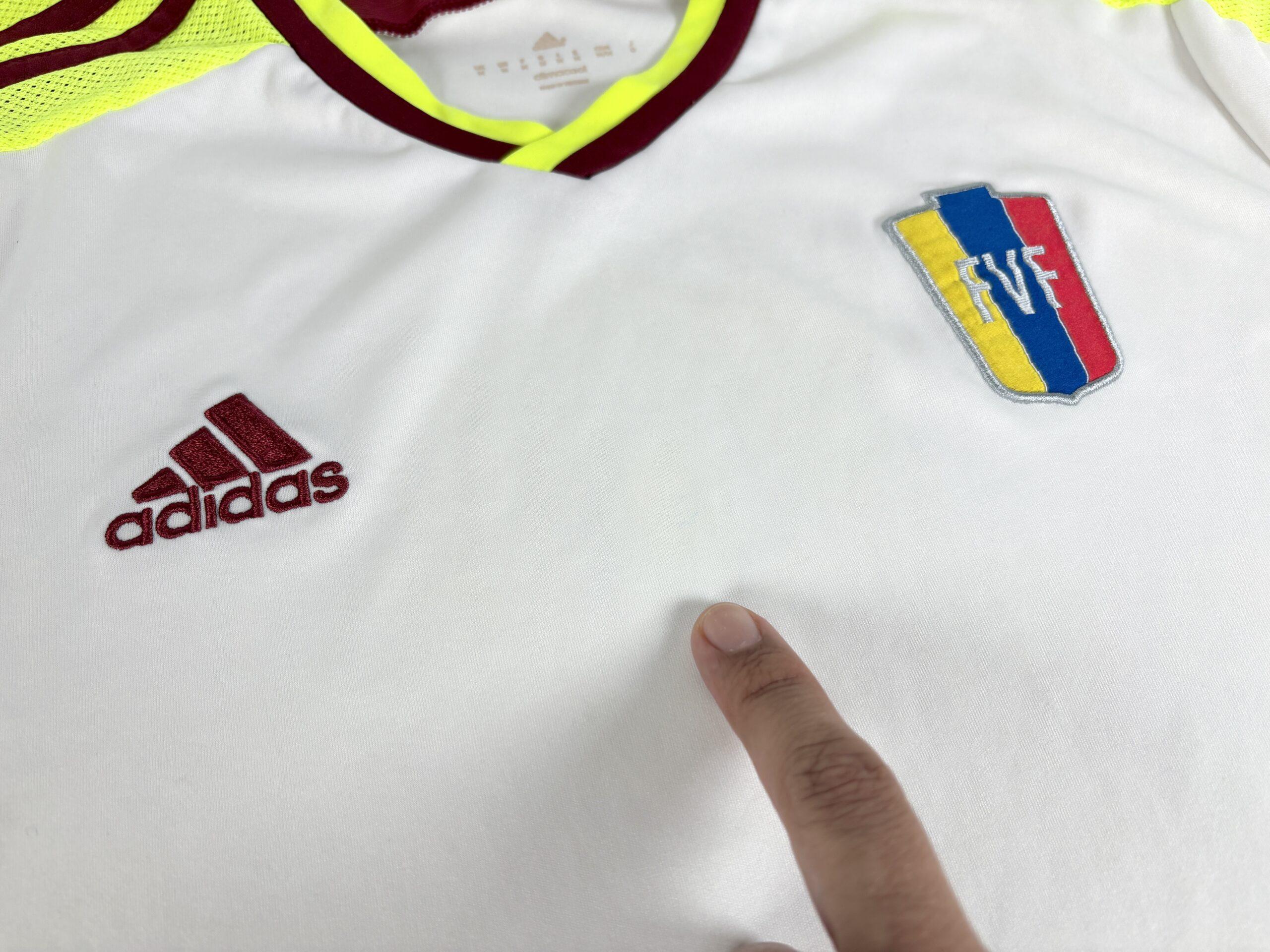 VENEZUELA 2014/15 Adidas Away Football Shirt M - Image 8