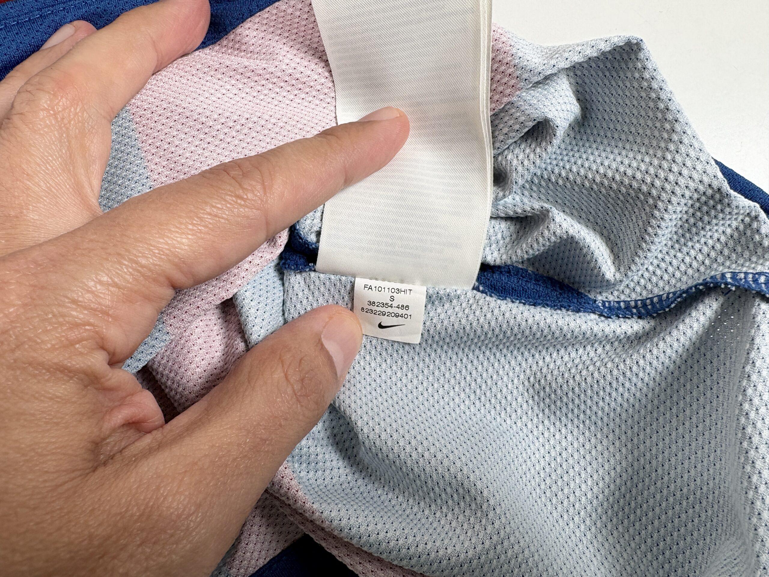 Barcelona FC 2010/11 Nike Home Football Shirt S - Image 7