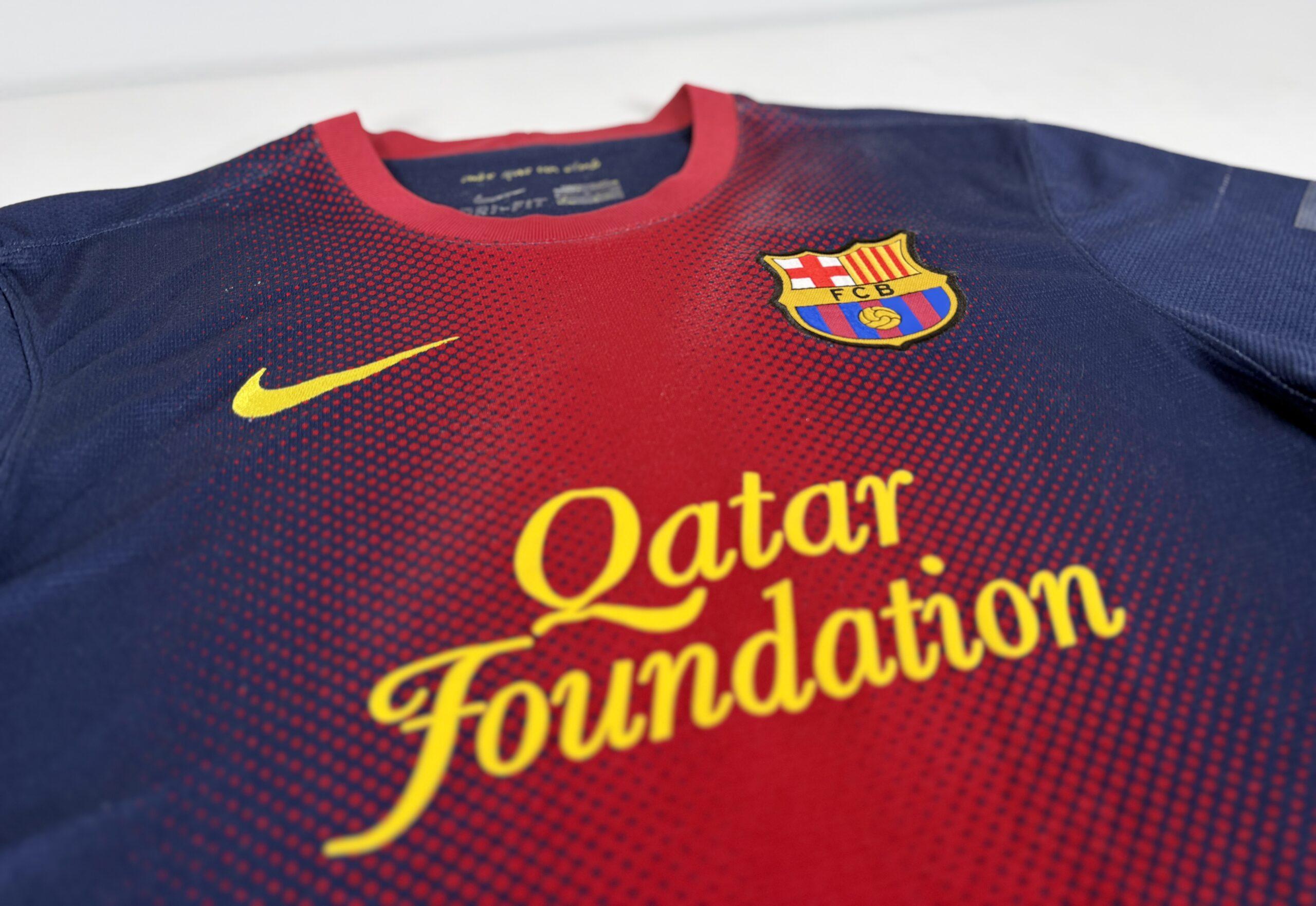 Barcelona FC 2012/13 Nike Home Football Shirt S - Image 4