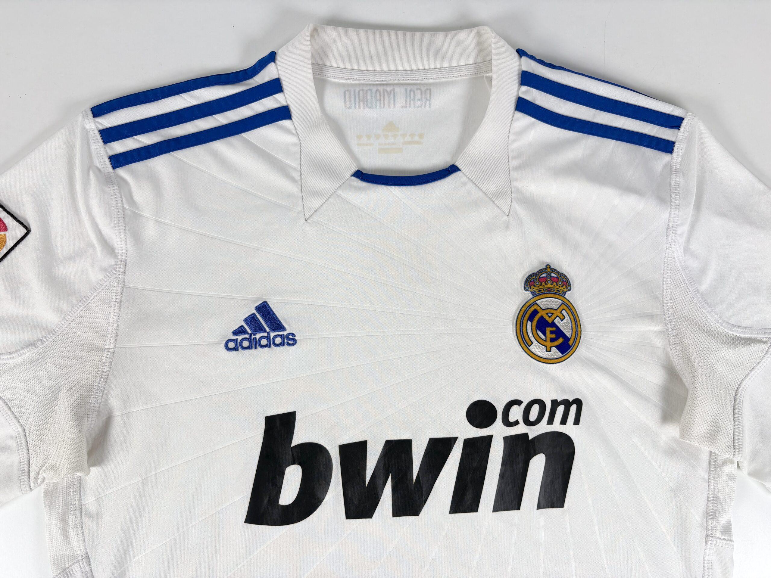 Real Madrid 2010/11 Adidas Home Football Shirt M - Image 3