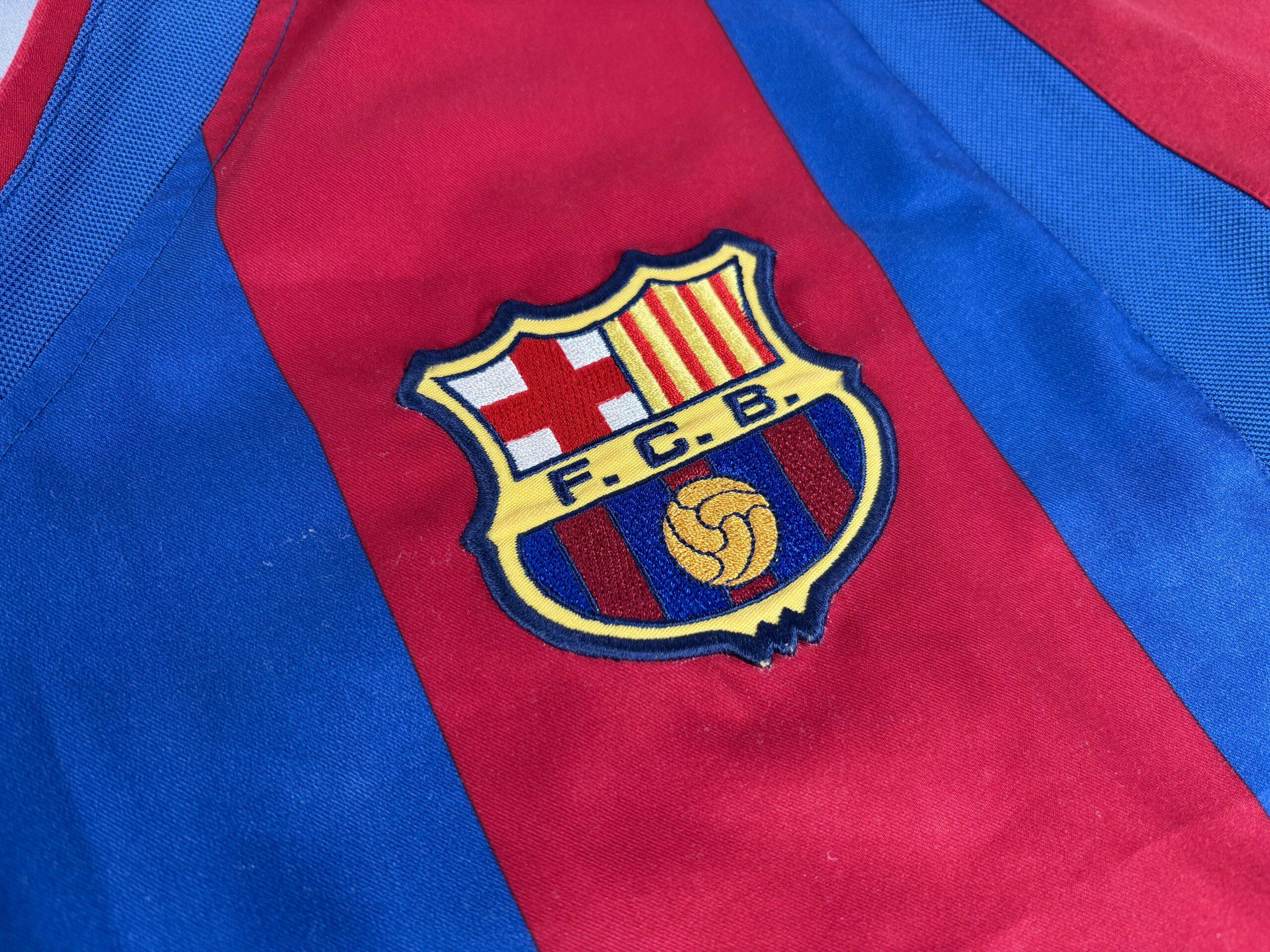 Barcelona FC 2002/03 Nike Home Football Shirt S - Image 3