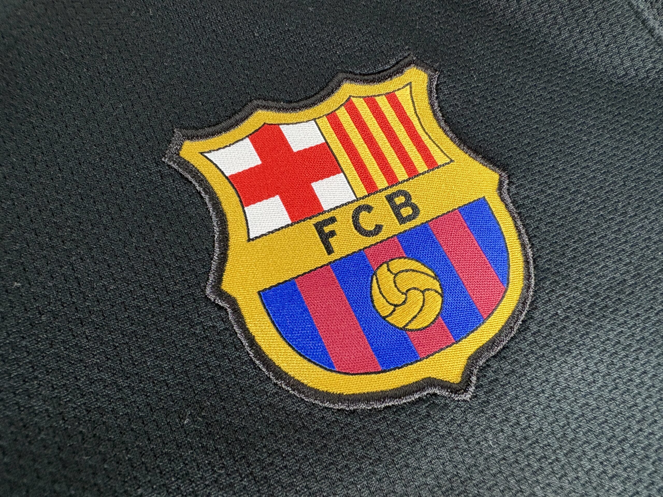Barcelona FC 2011/12 Nike Away Football Shirt M - Image 4