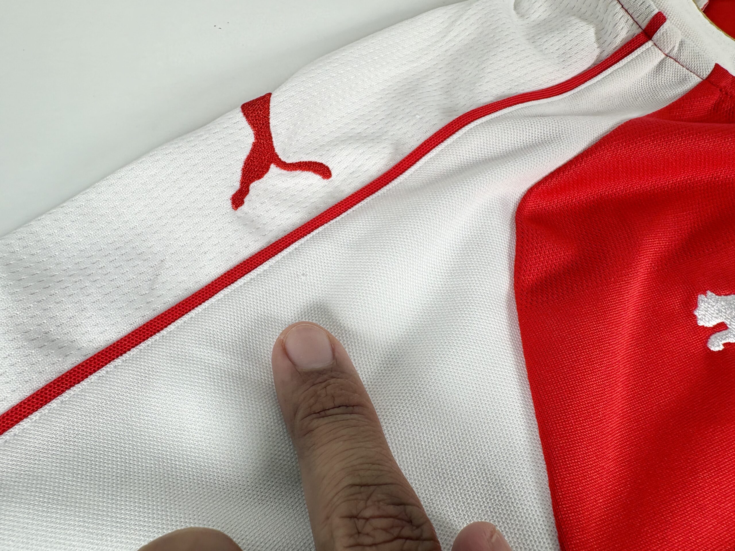 ARSENAL FC 2015/16 PUMA Home Football Shirt S - Image 15