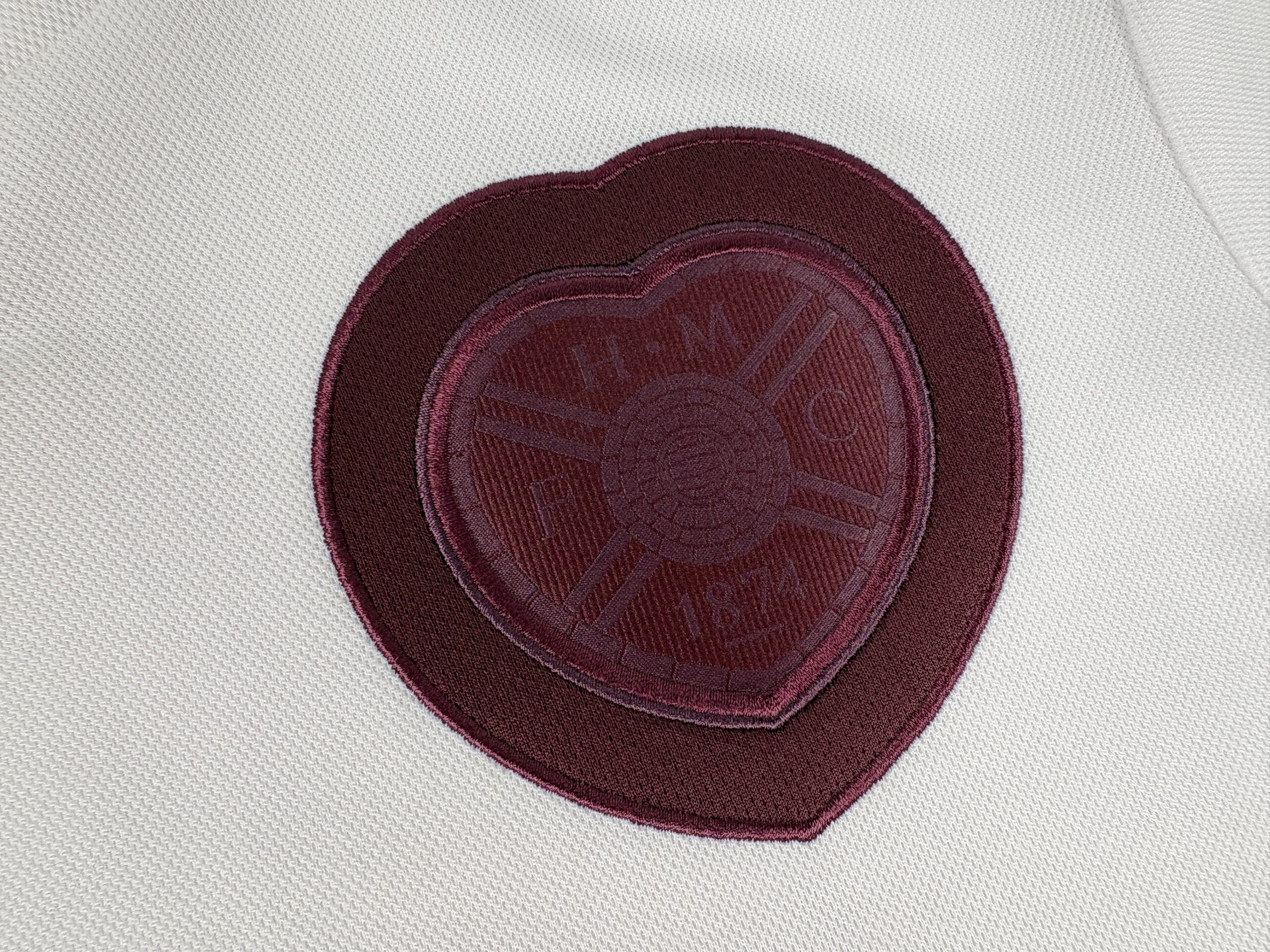 HEARTS 2023/24 UMBRO 150 Third Football Shirt M - Image 3